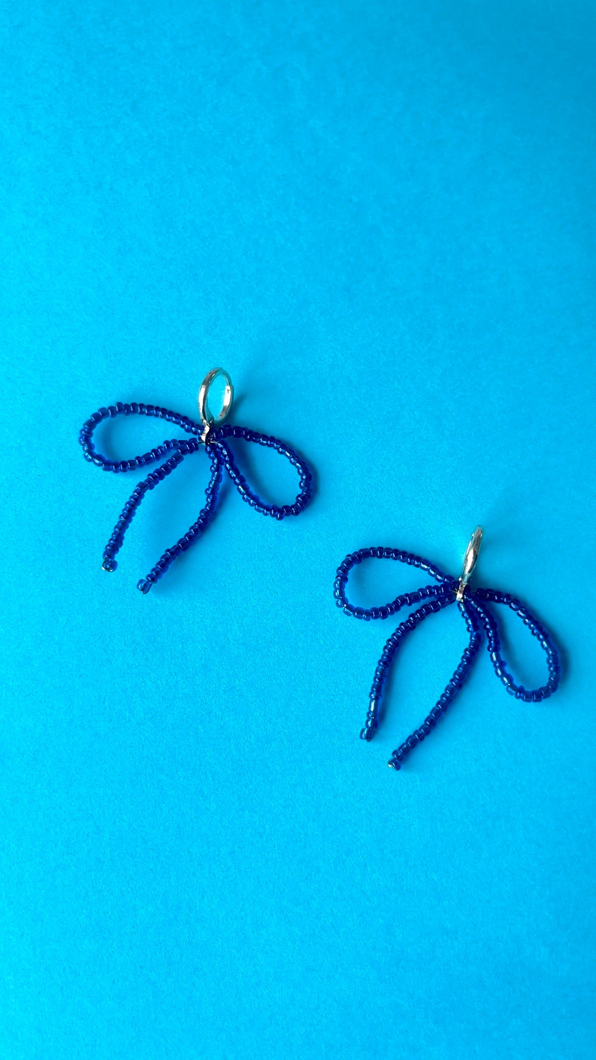 Blå sløjfe øreringe