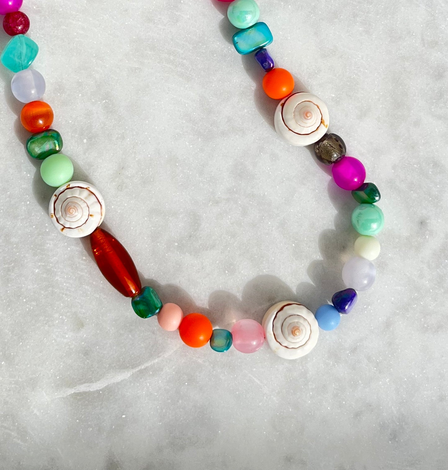 Rainbow Spiral Delight halskæde (Upcycled)