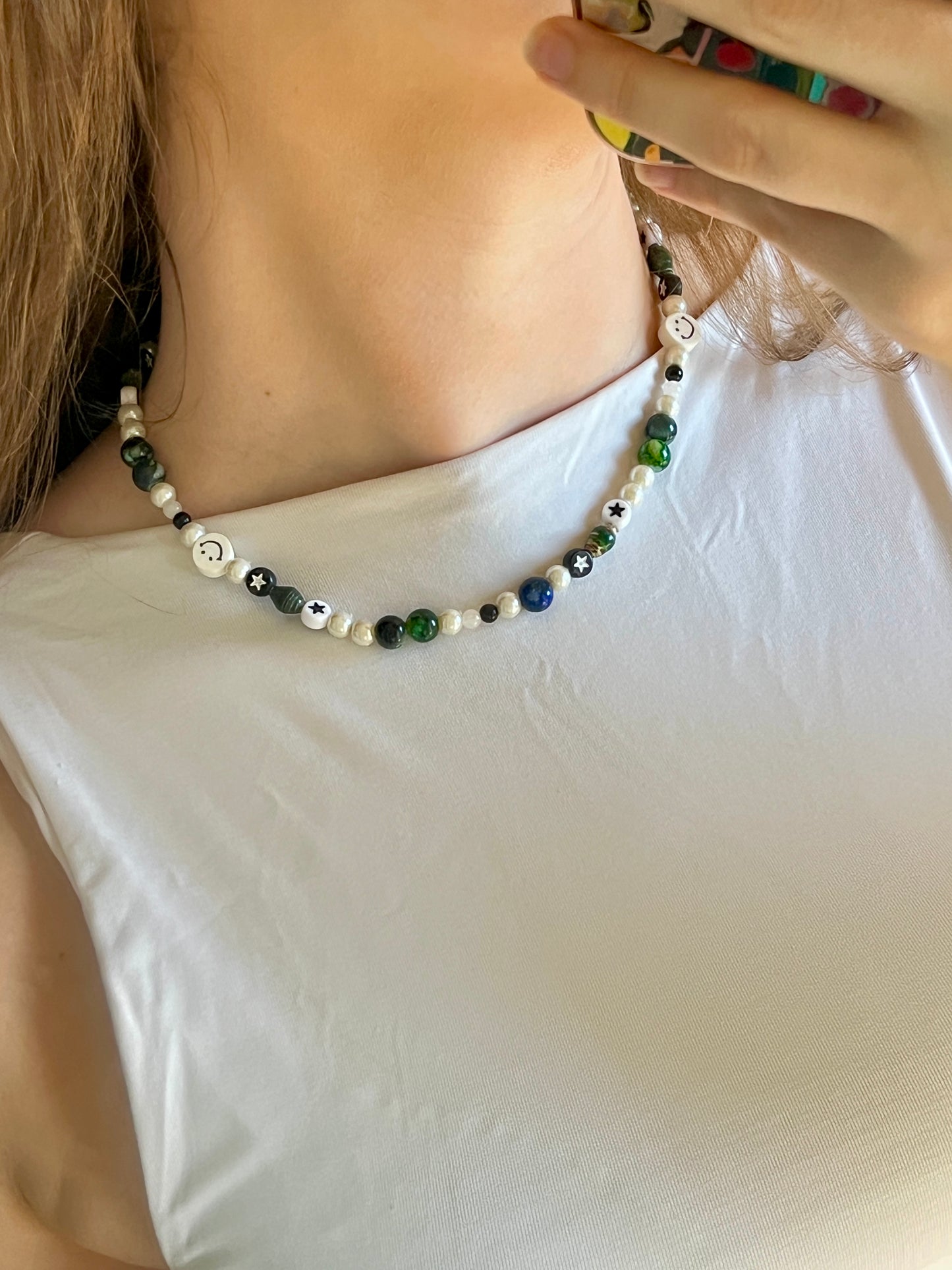 Smil i Skovgrøn halskæde (Upcycled)